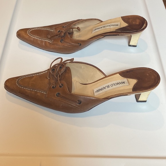 Manolo Blahnik 39 1/2 brown slides kitten heels. Brown leather, white stitching - Picture 3 of 9